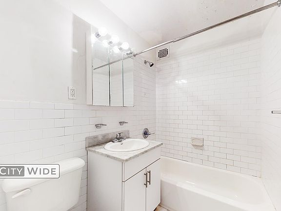 3rd image of 240 E 82nd St APT 11G