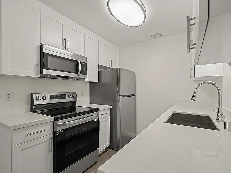 Hacienda at Camarillo Oaks — Photo 16