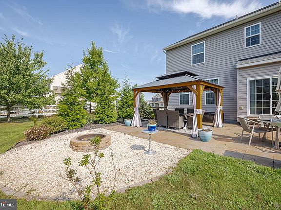 5th image of 803 Bauman Cir