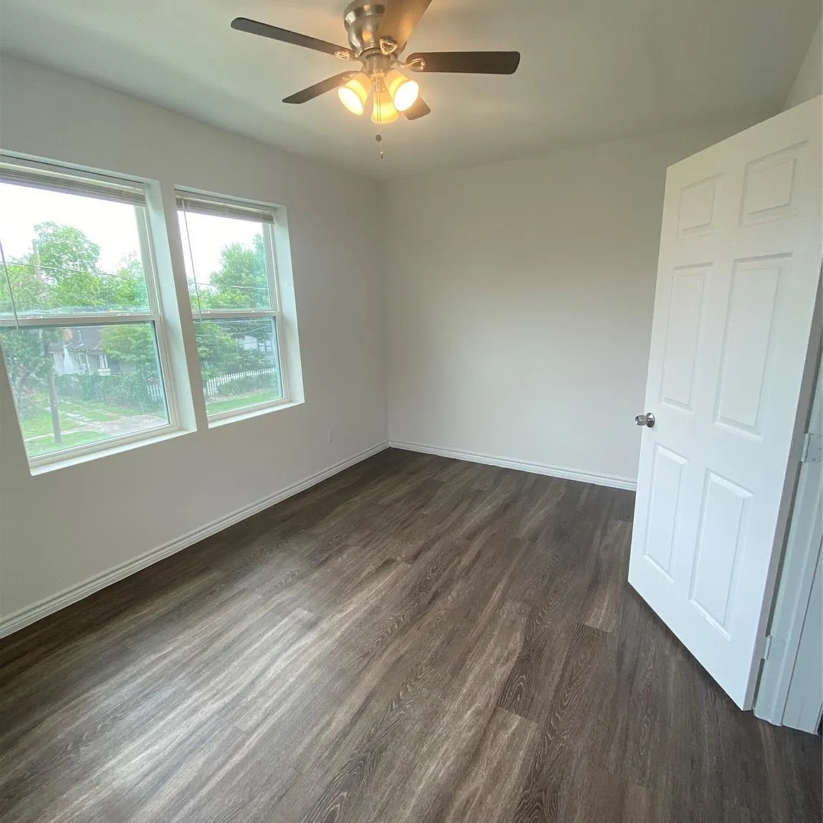 2 bed, 1.0 bath, 4310 sqft, $950 — Photo 3