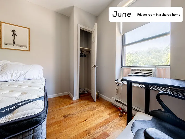 320 Manhattan Ave #A — Photo 2