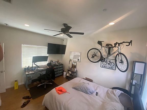 4th image of 1959 20th St APT B