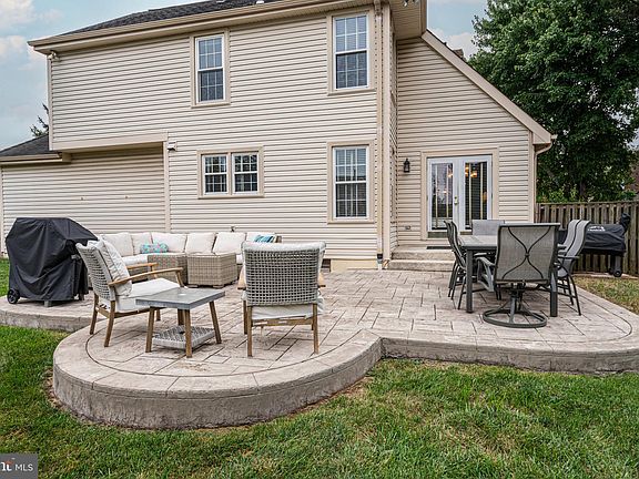 3rd image of 3199 Kinross Cir