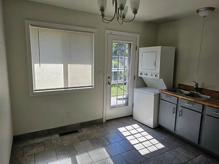 2825 Beacon St — Photo 4