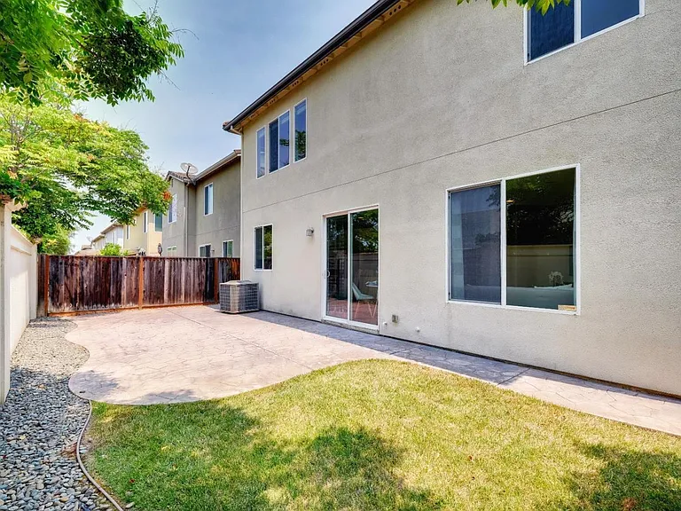 1867 Silk Wood Ln — Photo 9