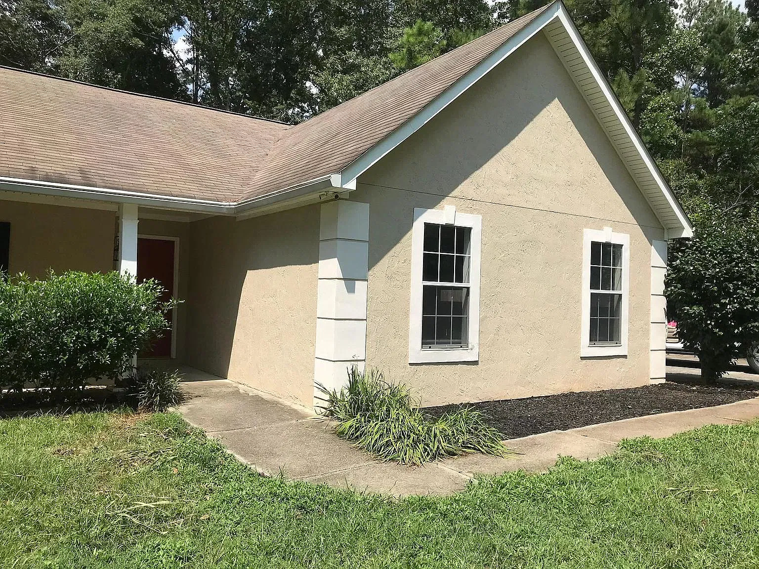 3 bed, 1412 sqft, $1,875 — Photo 2