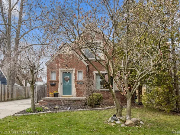 20743 Marter Rd, Grosse Pointe Woods, MI 48236