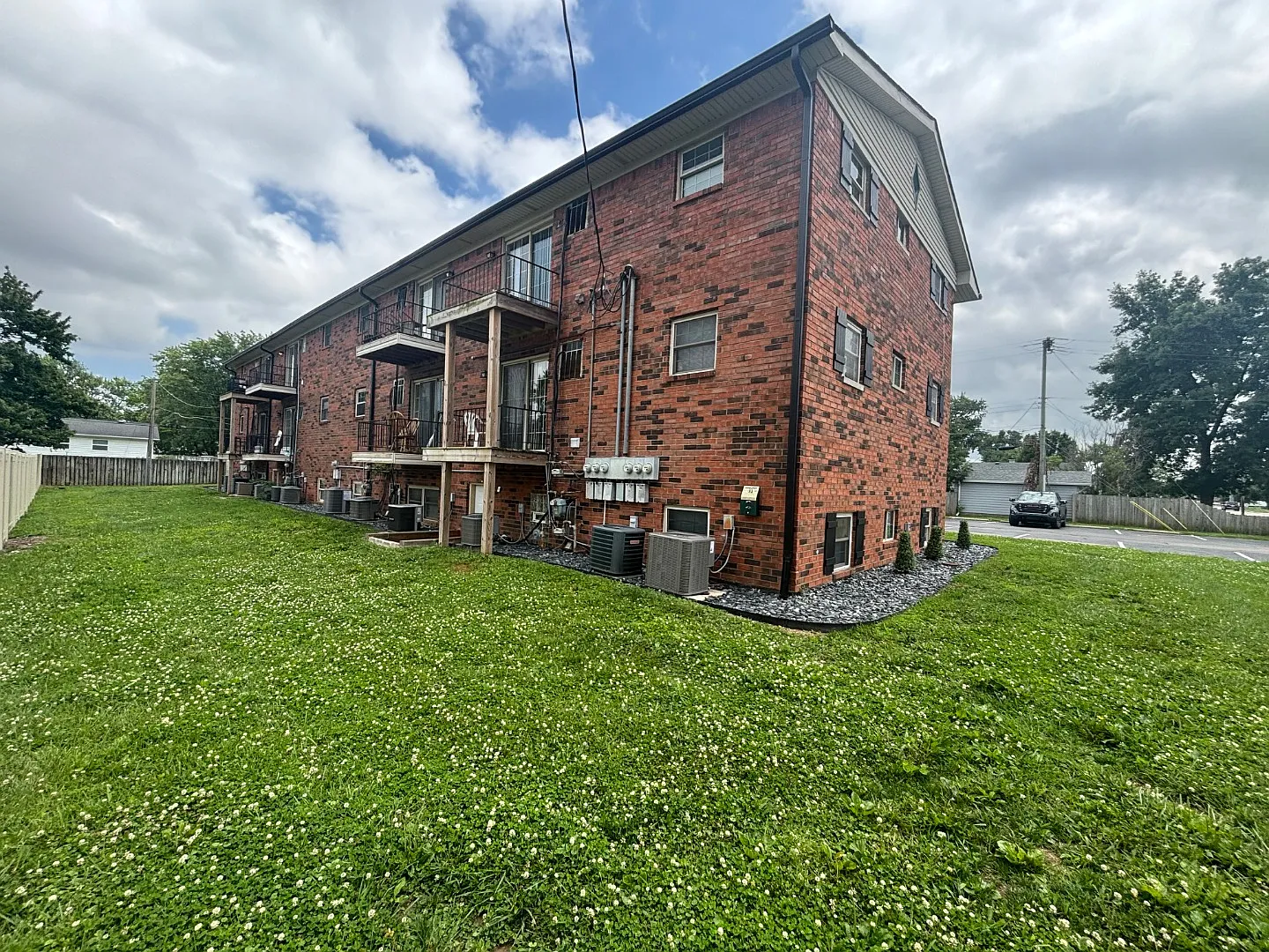 611 N Meridian St - unit 9 — Photo 3
