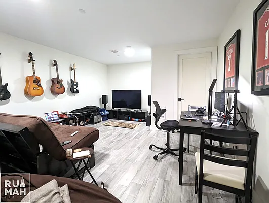 Rented by Rumah Realty Inc | media 13