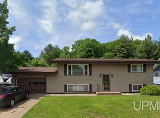 108 Woodland Dr, Negaunee, MI 49866