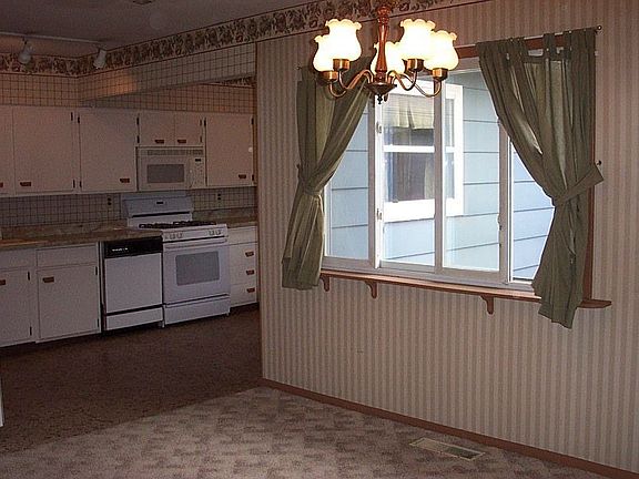Light and Bright Dining Room