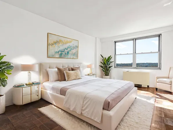 70-25 Yellowstone Boulevard image 16 of 29