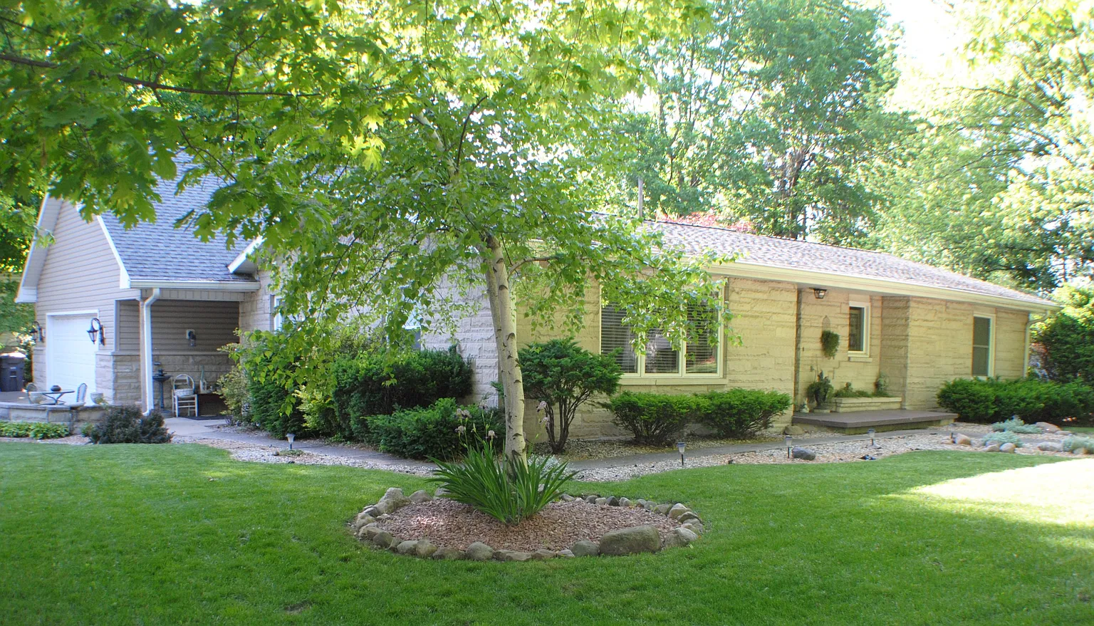 2025 S Main St photo 1