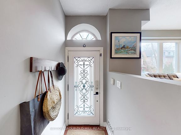 3rd image of 223 Berkeley St