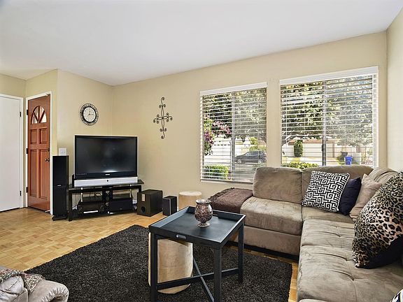 3rd image of 10384 Brookhurst Ln
