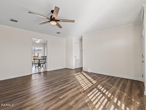 3rd image of 208 Vivian Dr