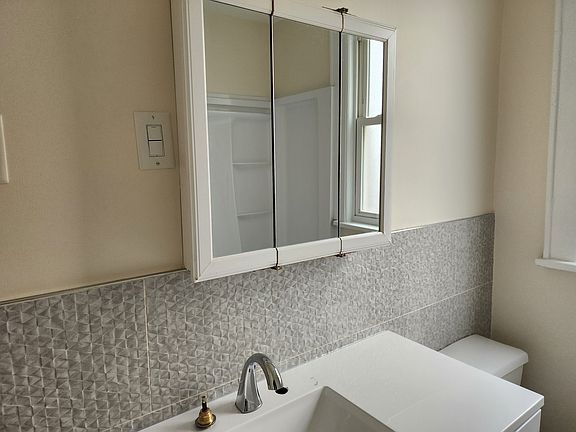 3rd image of 921 Sheridan Ave #1-L