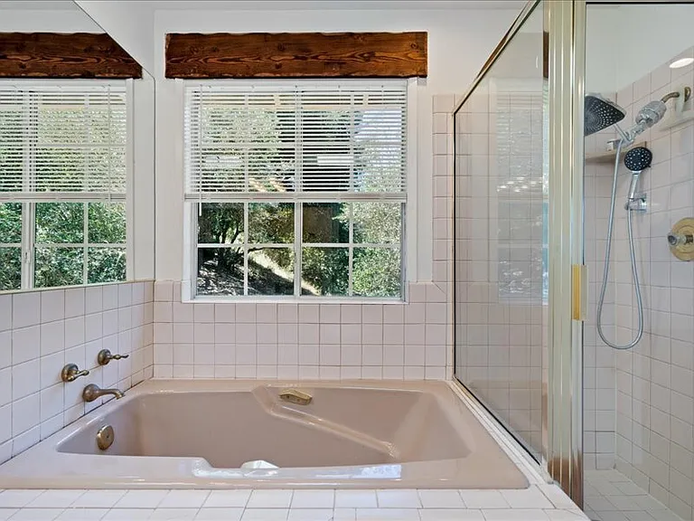 930 Valley View Dr — Photo 24