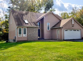 59 Twin Oak Dr, Rochester, NY 14606