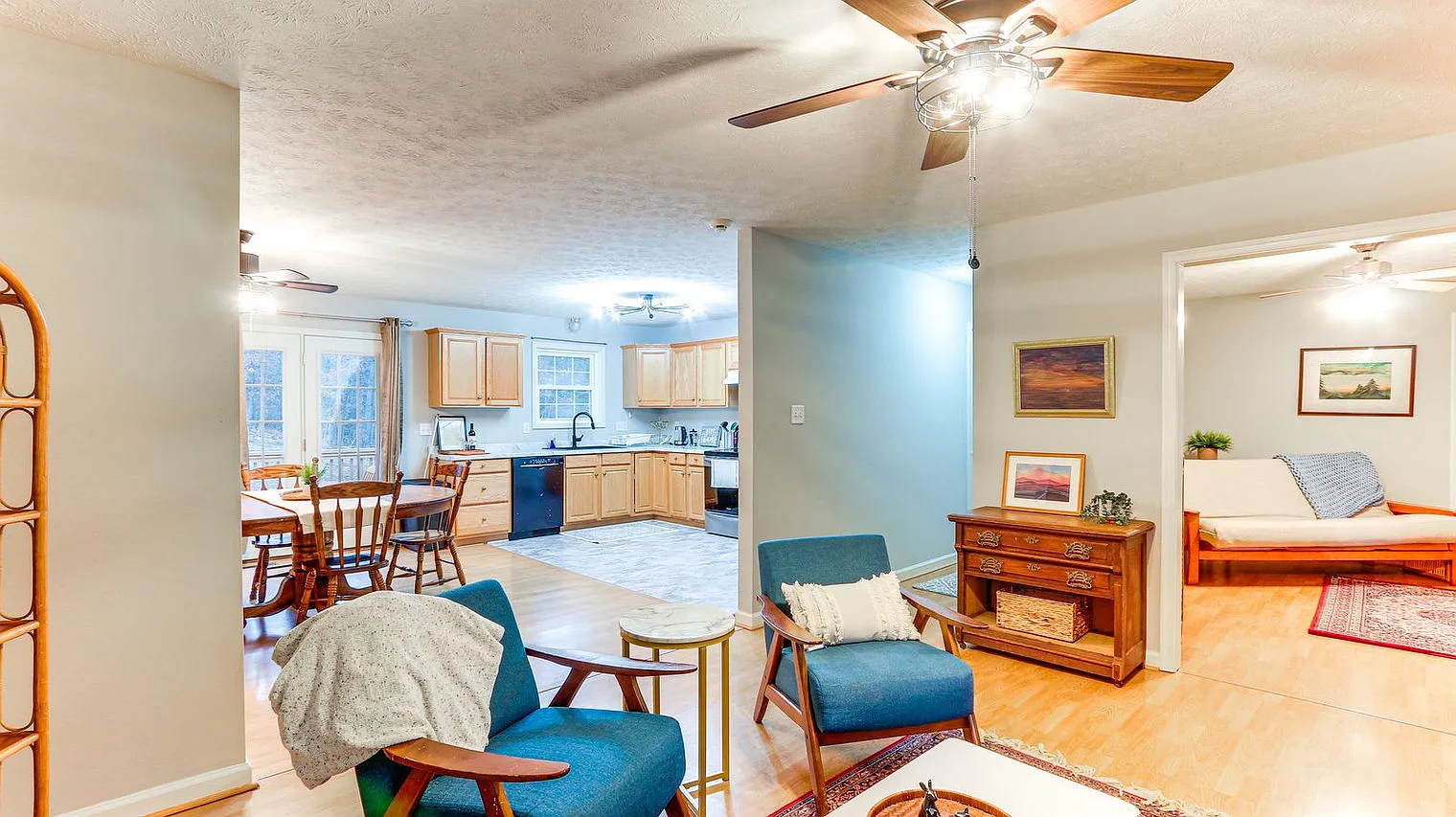 2 bed, 3.0 bath, 1991 sqft, $2,169 — Photo 3