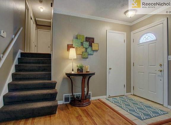 3rd image of 10107 W 91st St