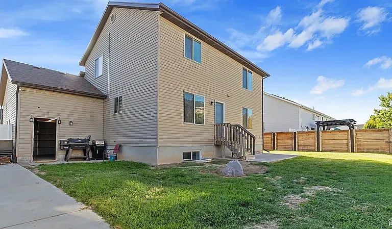 2077 N 1450 W — Photo 4