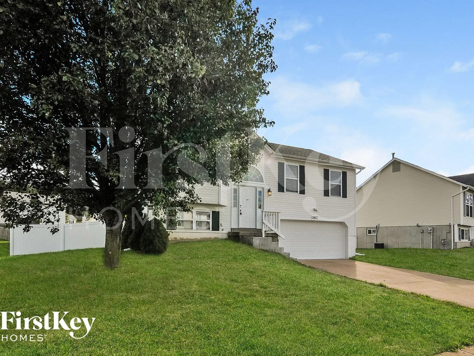 3 bed, 2.5 bath, 1400 sqft, $2,430 — Photo 2