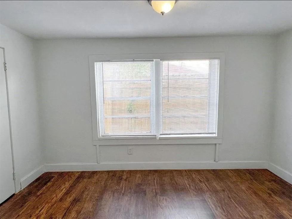 1 bed, 1.0 bath, 300 sqft, $850 — Photo 4