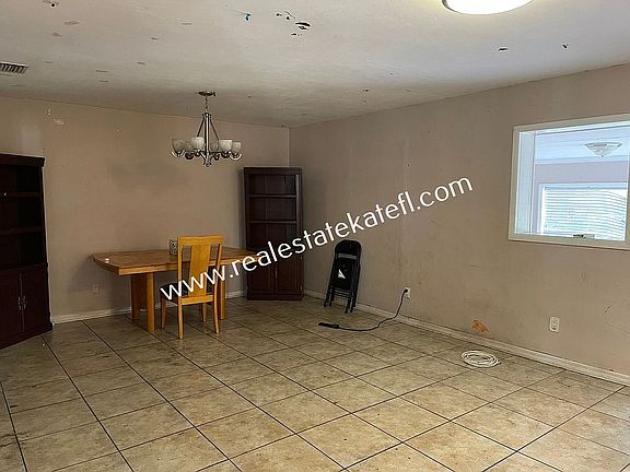 3rd image of 3313 W Burke St