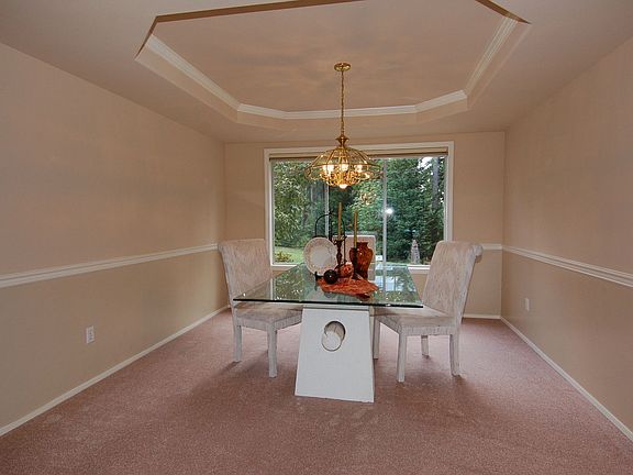 Formal Dining to Accomodate the Largest Dinner Parties!