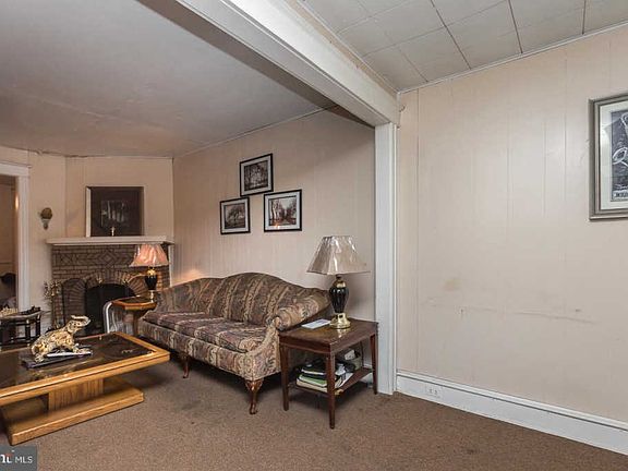 5th image of 225 W Godfrey Ave