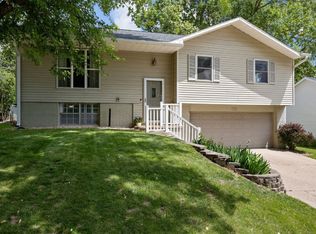 172 Brentwood Dr NE, Cedar Rapids, IA 52402