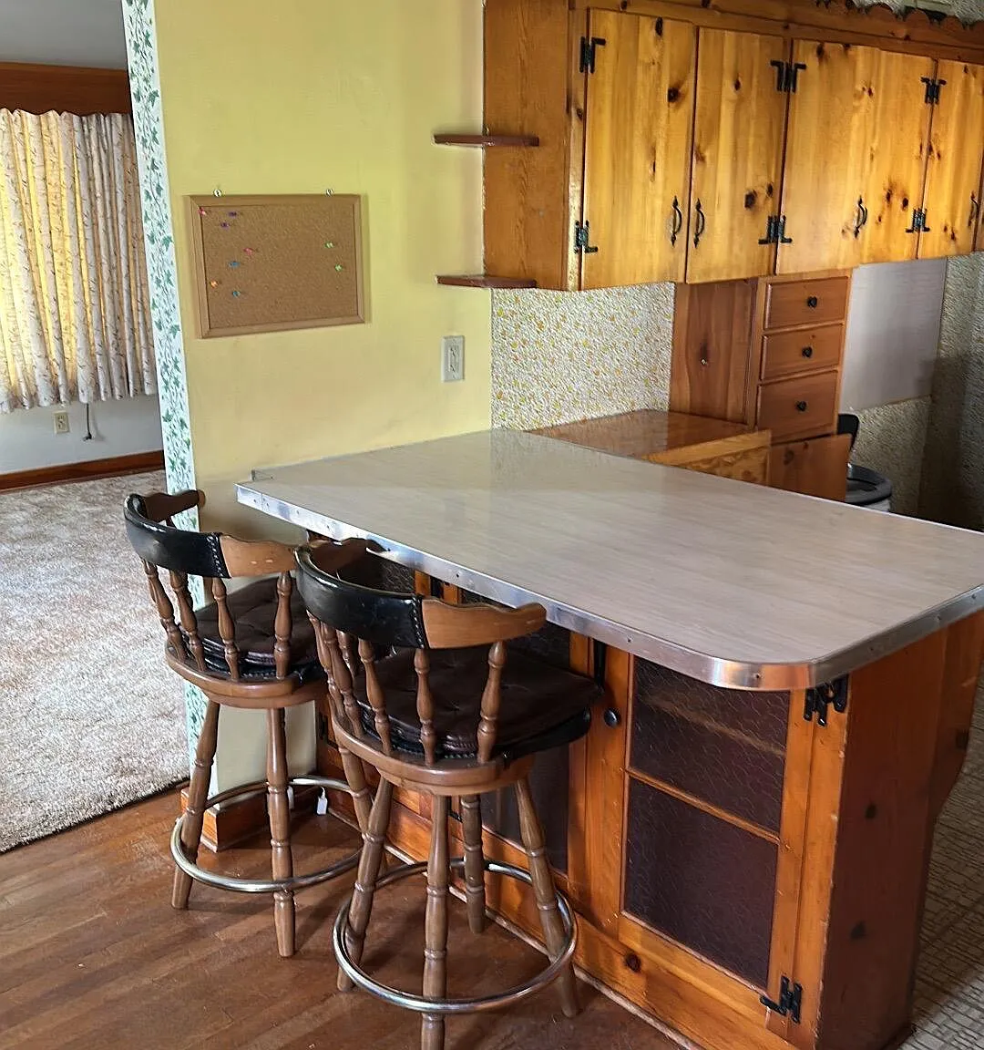 2 bed, 880 sqft, $1,300 — Photo 2