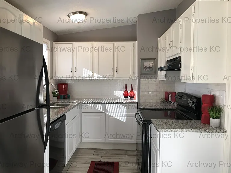 13801 W 93rd St — Photo 6