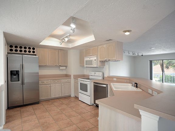 3rd image of 101 La Costa St #5