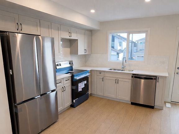 2nd image of 940 19th Ave NW