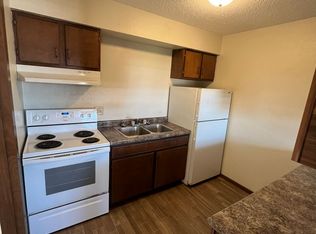 Many Rooms 1210, Grand Forks, ND 58203