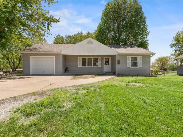 8505 Penner Ave, De Soto, KS 66018