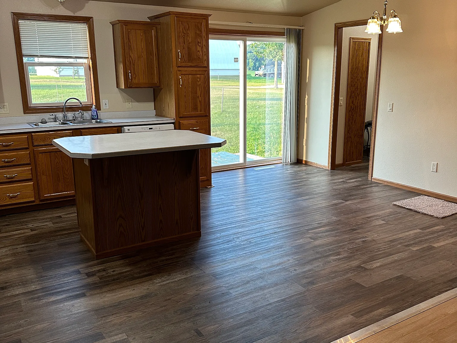 3 bed, 1600 sqft, $1,450 — Photo 4