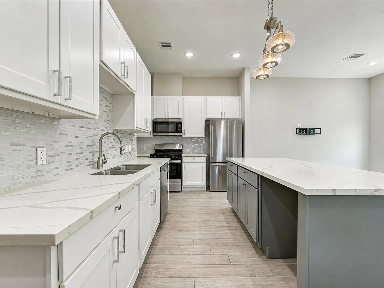 3 bed, 2.5 bath, 1503 sqft, $1,950 — Photo 3