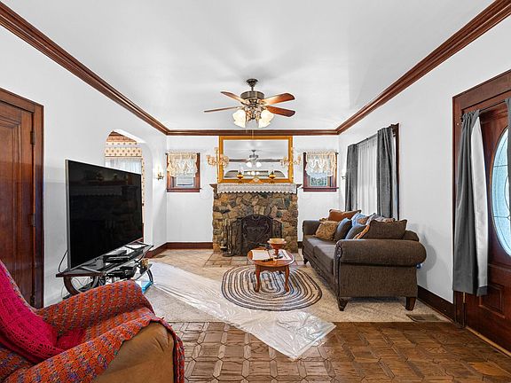 4th image of 593 Windsor St