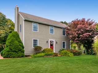 9 Mayfair Dr, Waterford, CT 06385