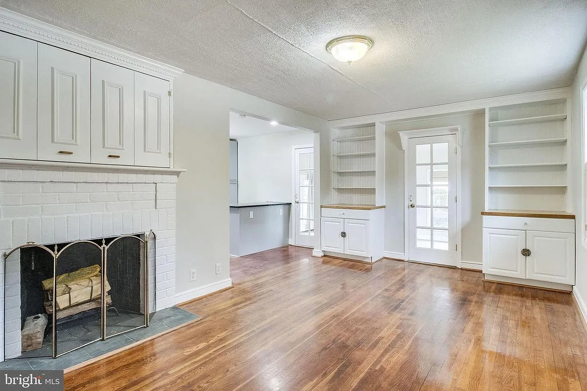 3 bed, 2.0 bath, 1616 sqft, $4,000 — Photo 2