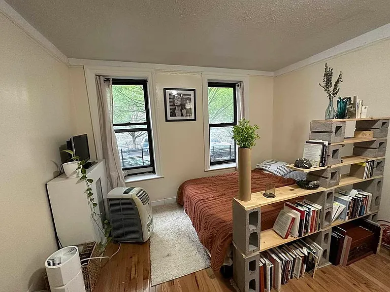 560 Audubon Ave #1R — Photo 4