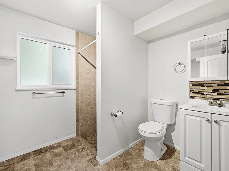 1087 Hathaway Dr — Photo 21