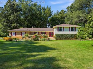 11111 Shadywood Dr, Brighton, MI 48114