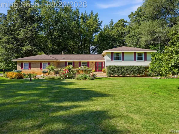 11111 Shadywood Dr, Brighton, MI 48114