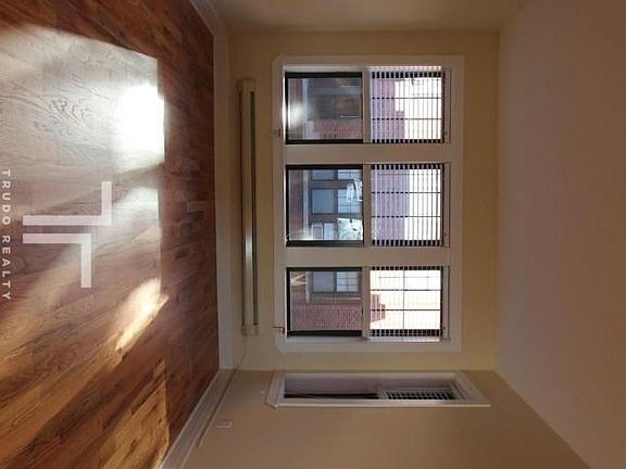 4th image of 4413 N Wolcott Ave