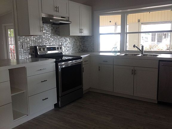 Tiled kitchen counters 