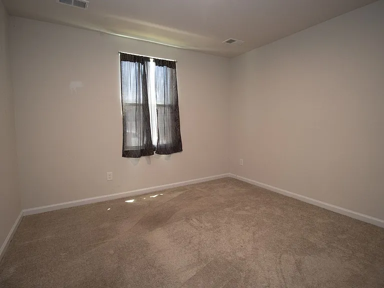 342 Saskatoon Dr — Photo 15